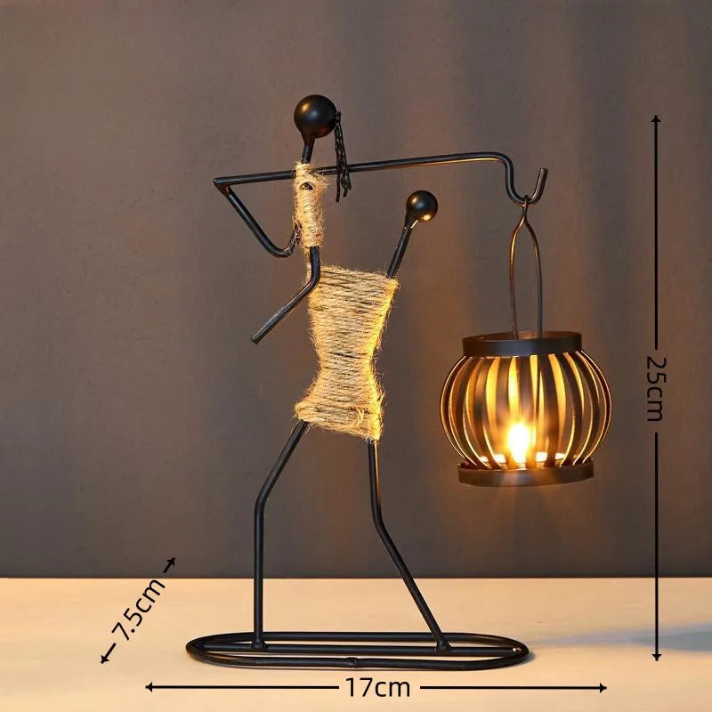 Candelabro nórdico de metal con escultura abstracta