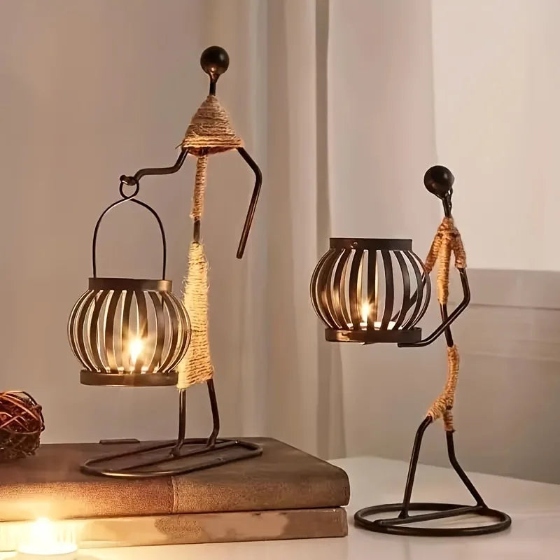 Candelabro nórdico de metal con escultura abstracta